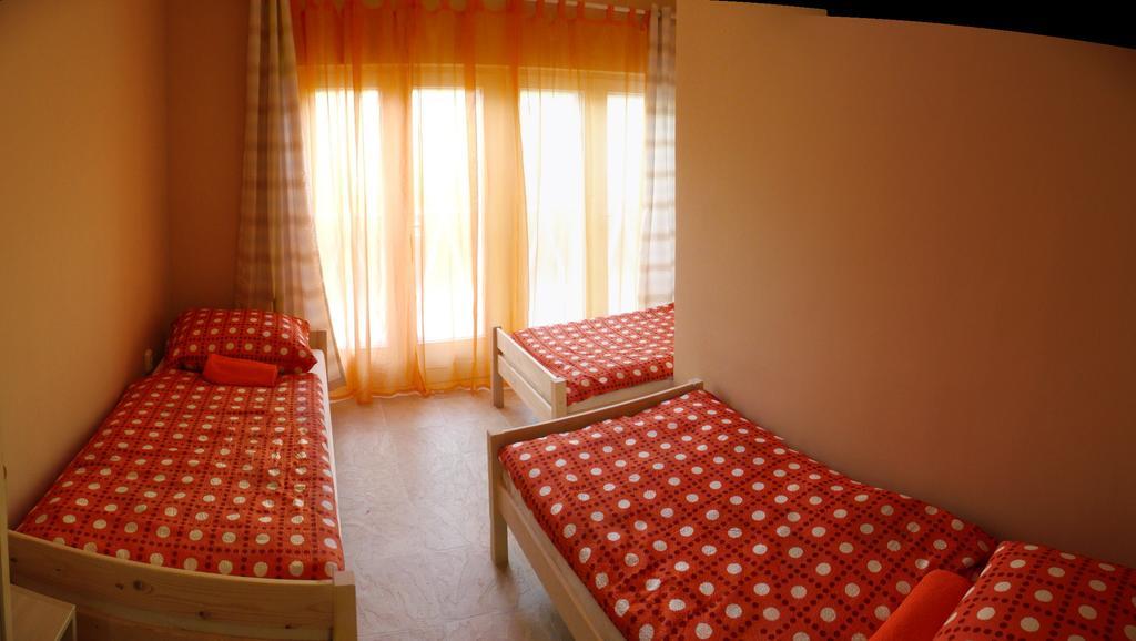 Orchidea Apartman Tata Phòng bức ảnh