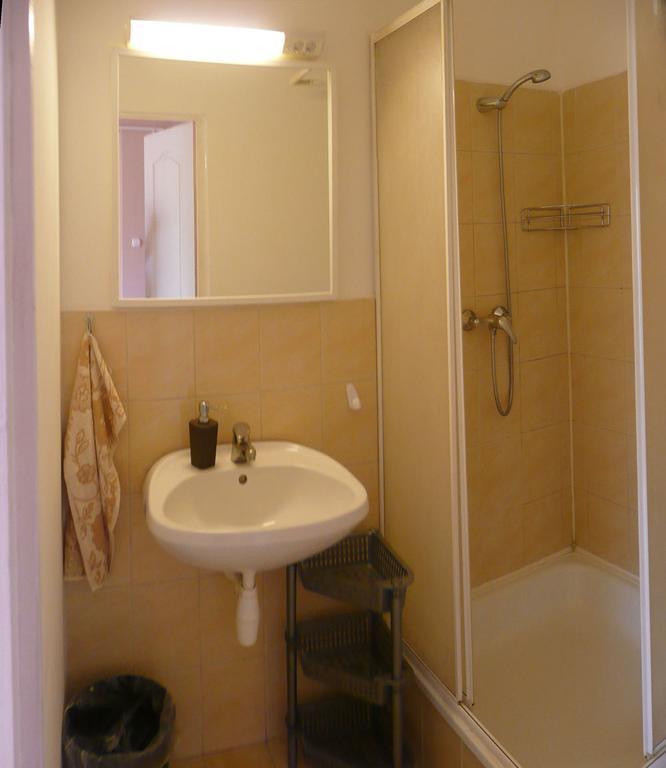 Orchidea Apartman Tata Phòng bức ảnh