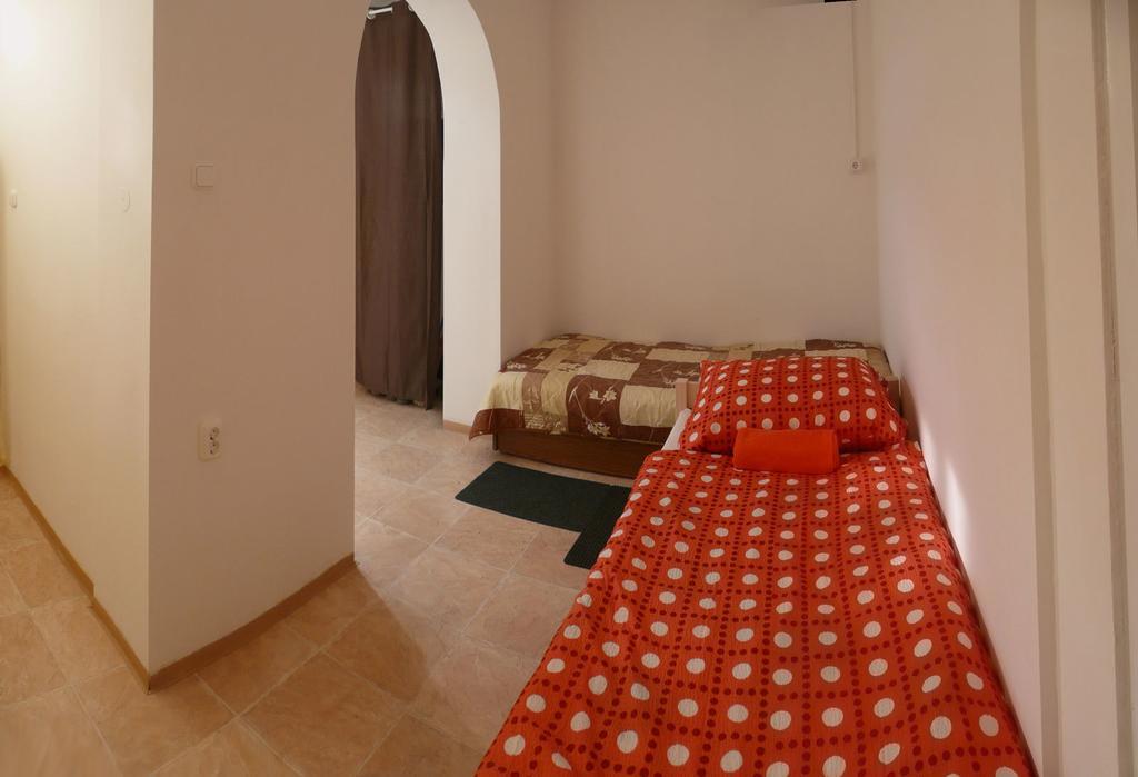 Orchidea Apartman Tata Phòng bức ảnh