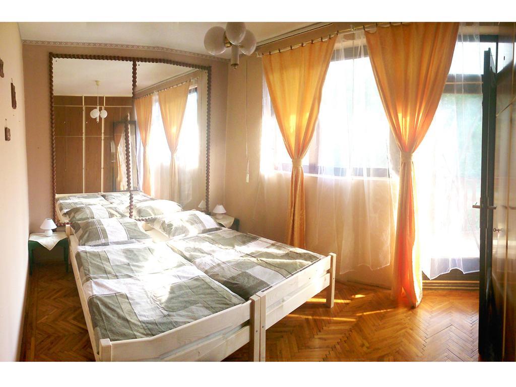 Orchidea Apartman Tata Phòng bức ảnh