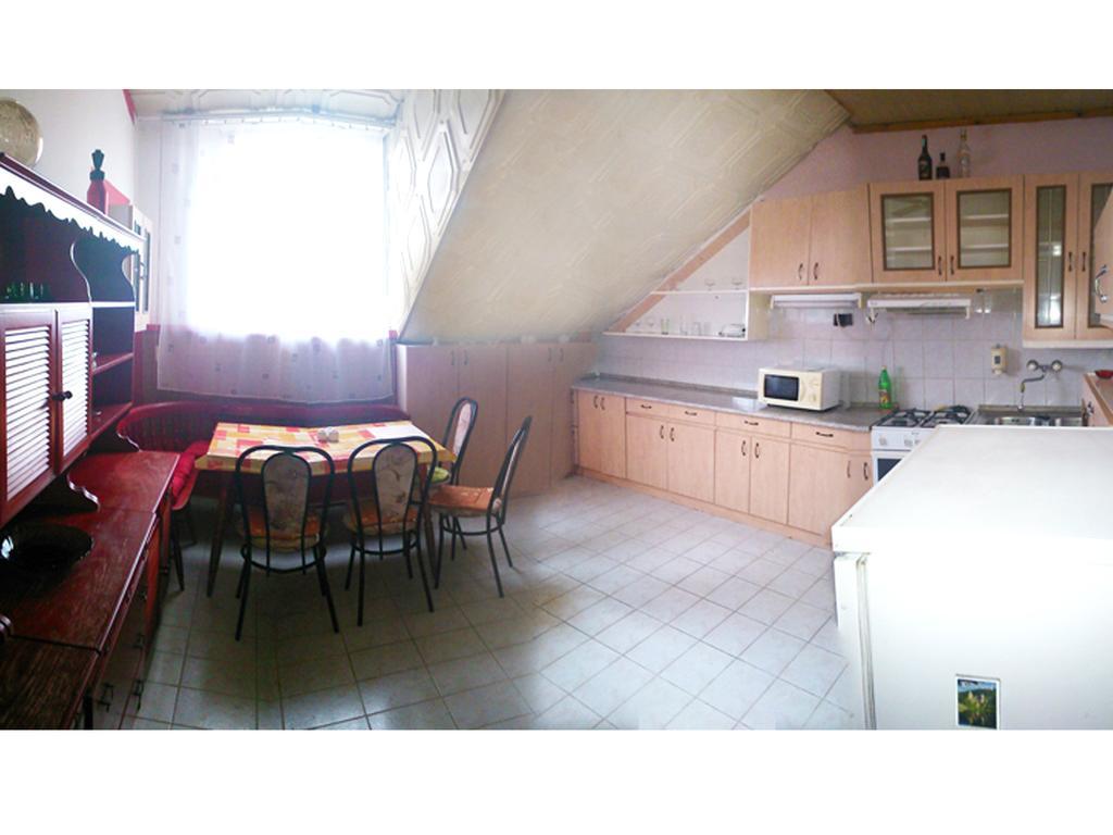Orchidea Apartman Tata Phòng bức ảnh